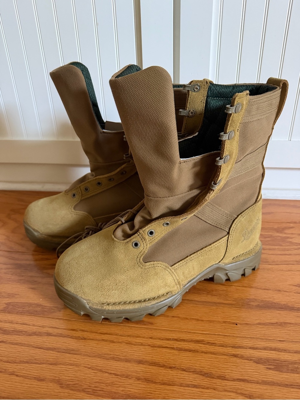 Danner Men's Tactical Boots in Coyote Brown 10 W Brand New